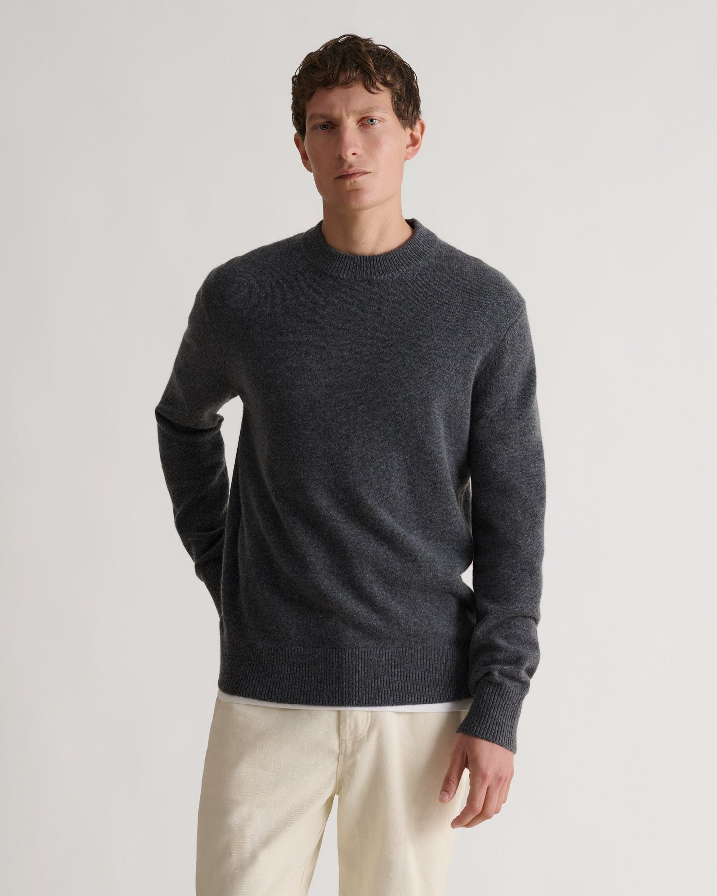 Men's Finest Cashmere Mid-Weight Crew Neck Jumper - Graphite