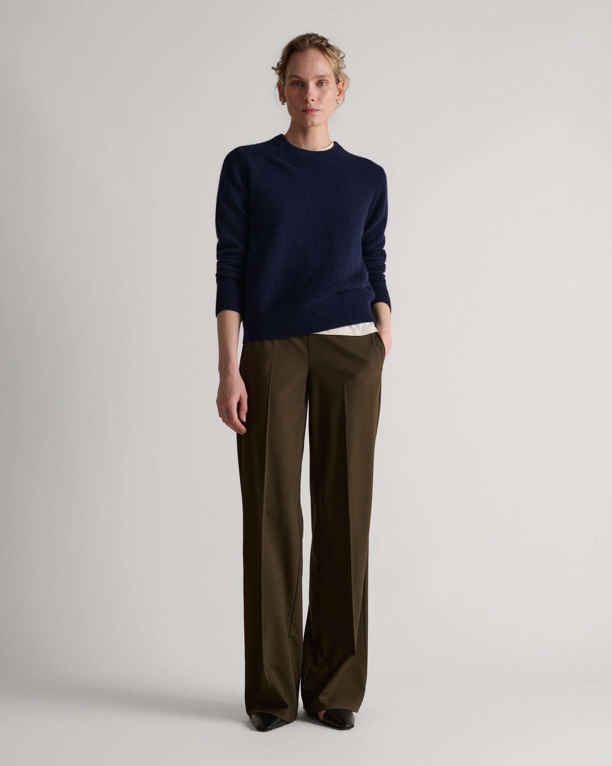 Women's Finest Cashmere Mid-Weight Crew Neck Jumper - Navy