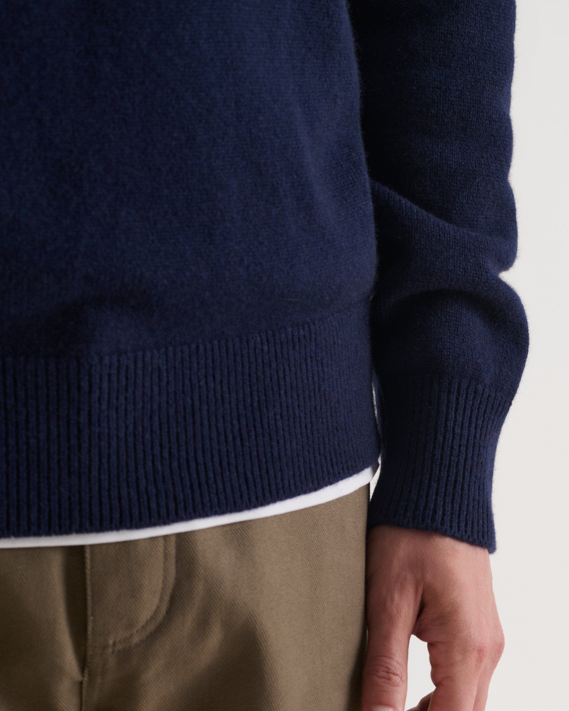 Men's Finest Cashmere Mid-Weight Crew Neck Jumper - Navy
