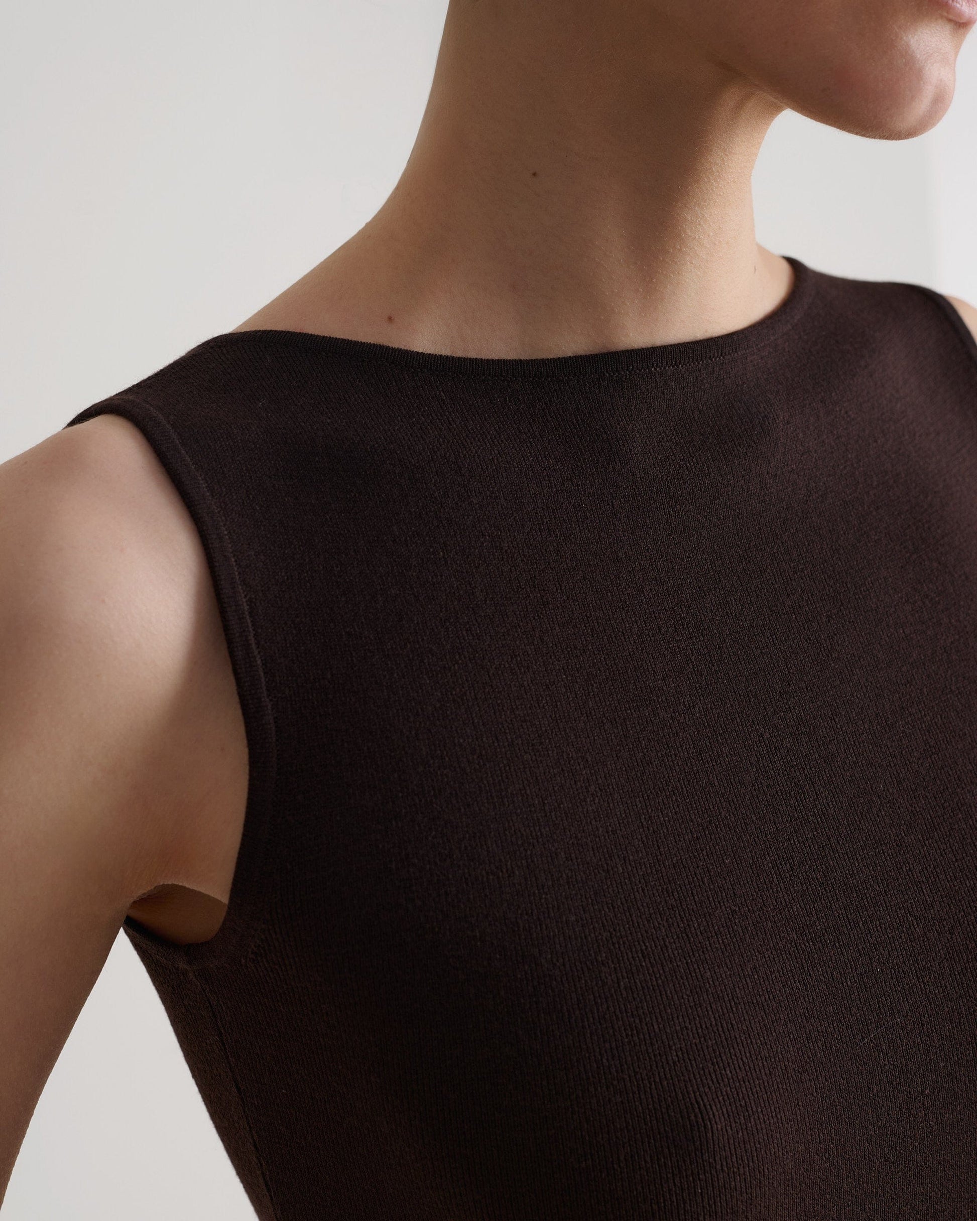 Women's Merino Wool Straight Neck Vest - Umber