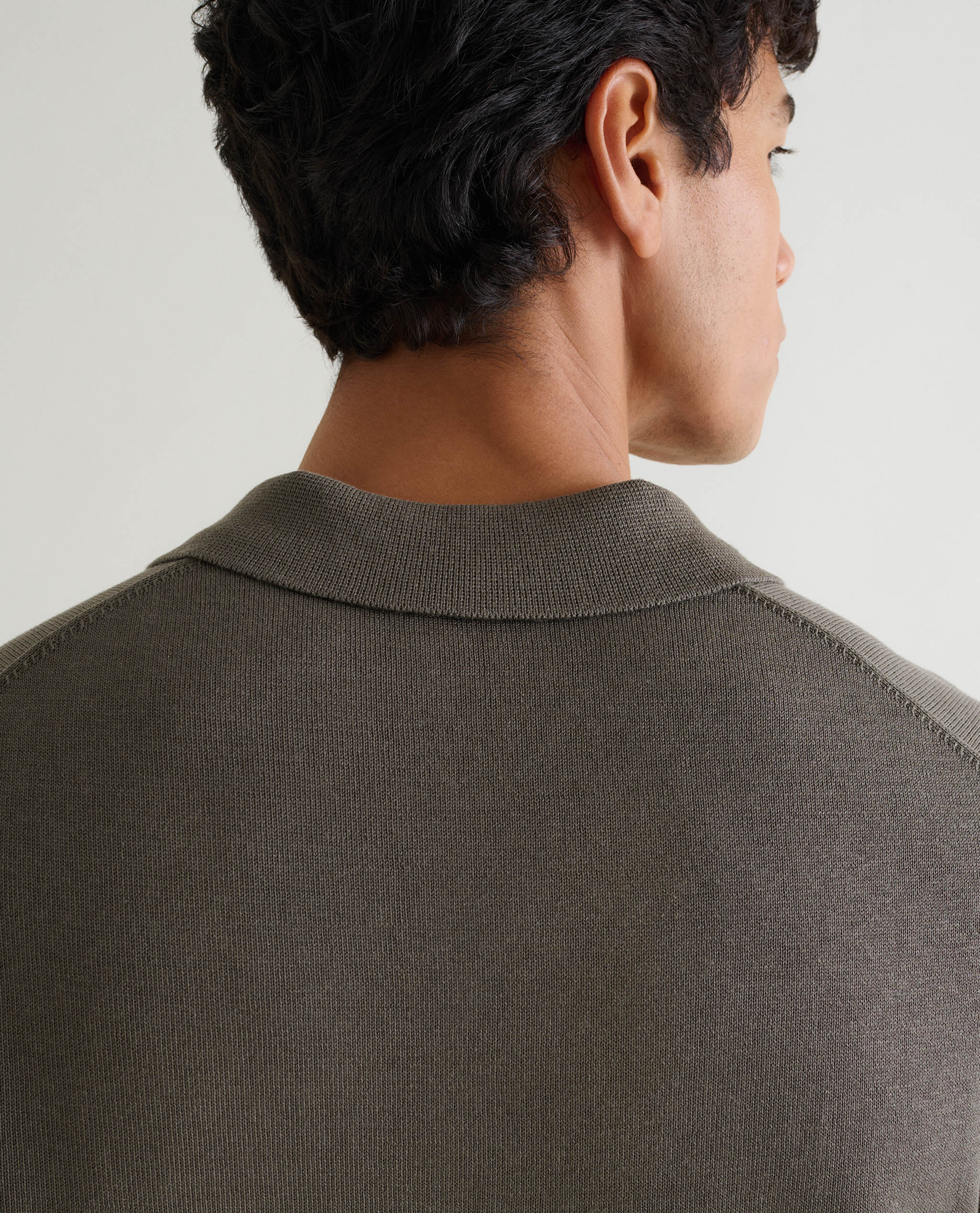 Knitted collar detail