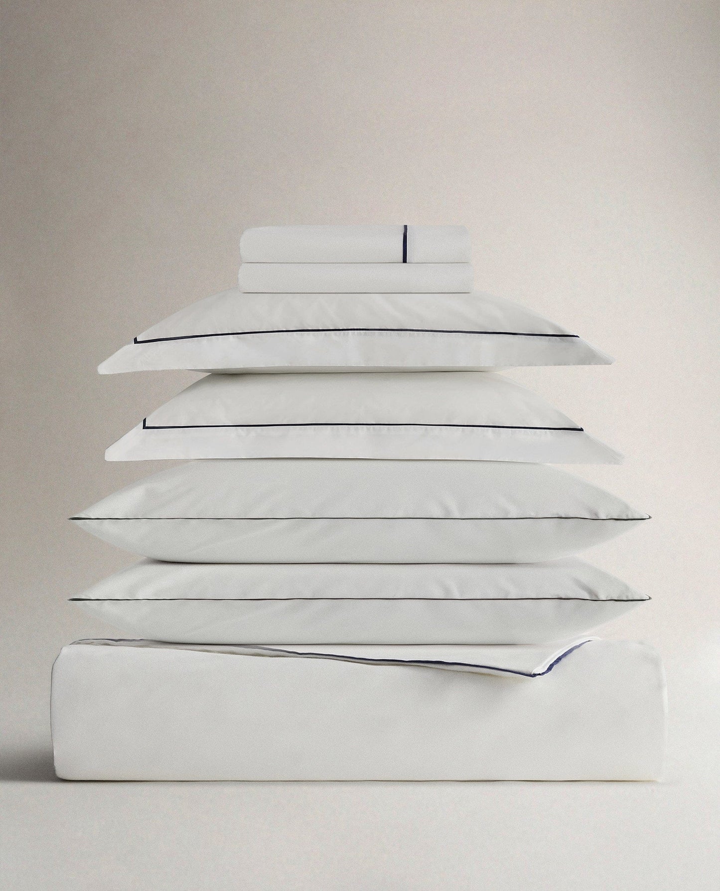 Soft & Smooth Cotton Deluxe Duvet Bundle - White Navy Piping - Single