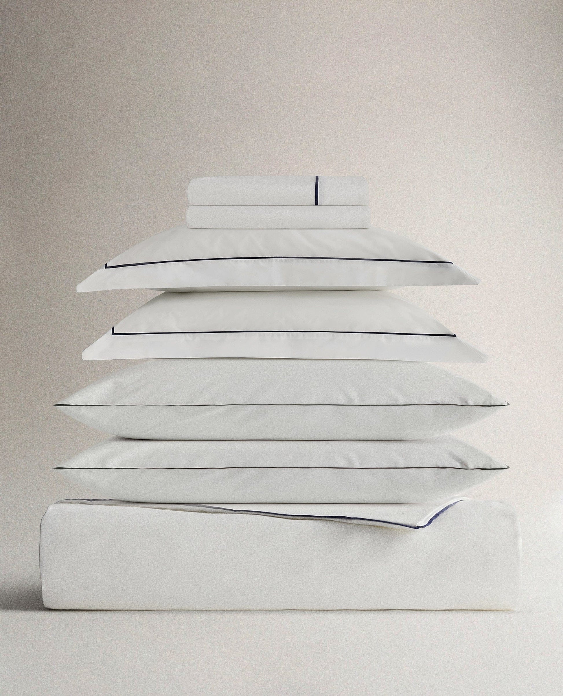 Soft & Smooth Cotton Deluxe Duvet Bundle - White Navy Piping - Single