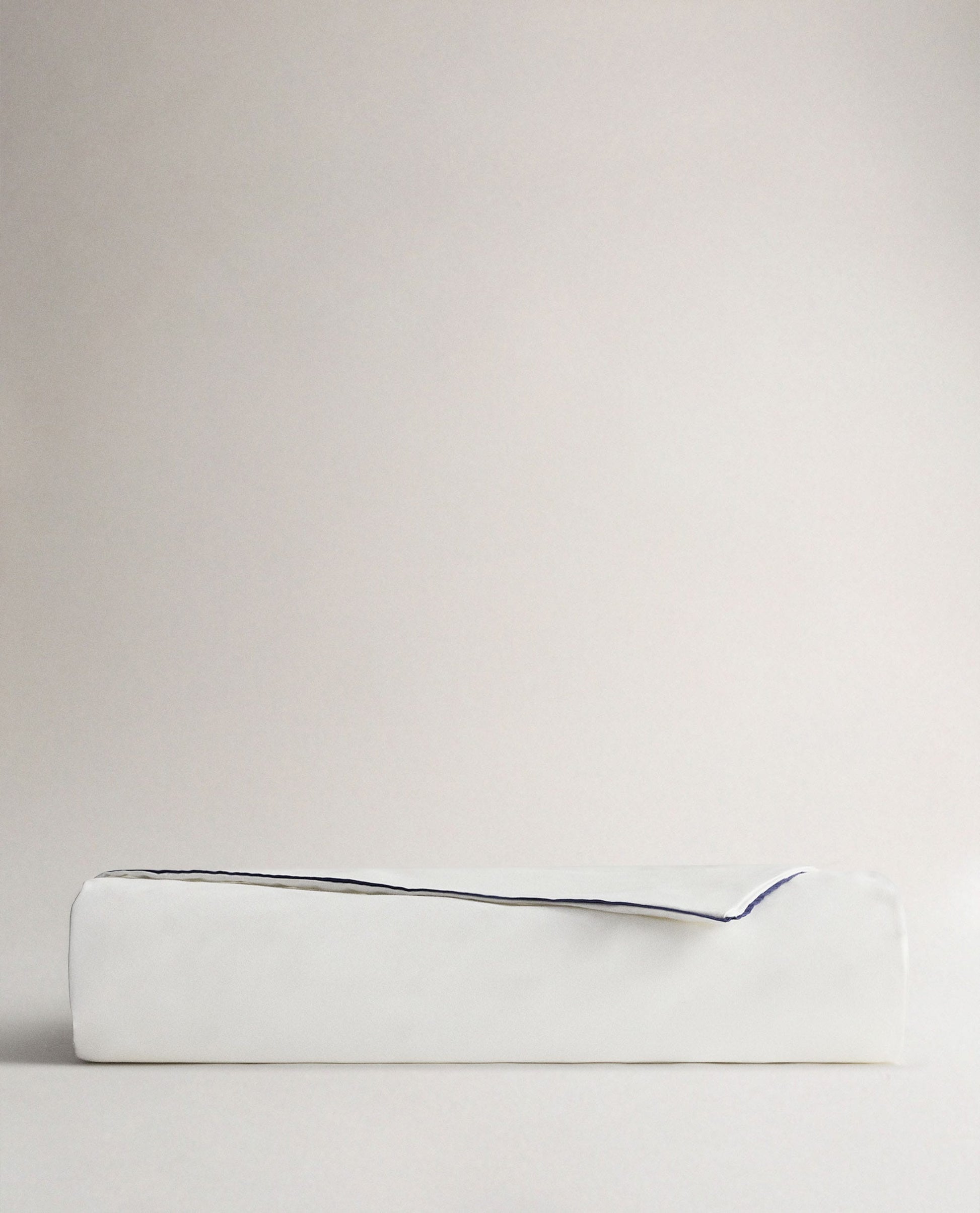 Crisp & Cool Organic Cotton Duvet Cover - White Navy Piping