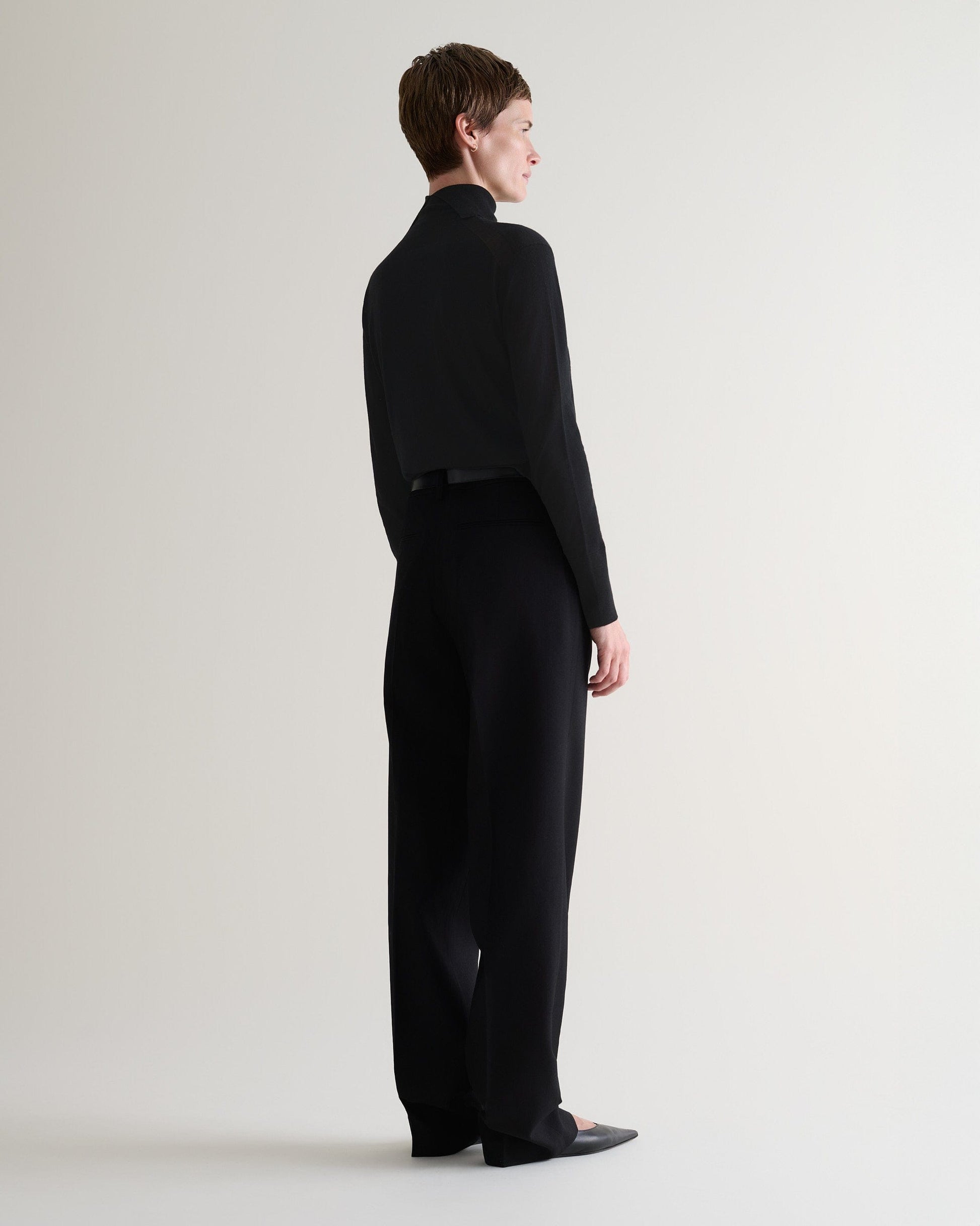 Women's Superfine Merino Roll Neck Jumper - Black