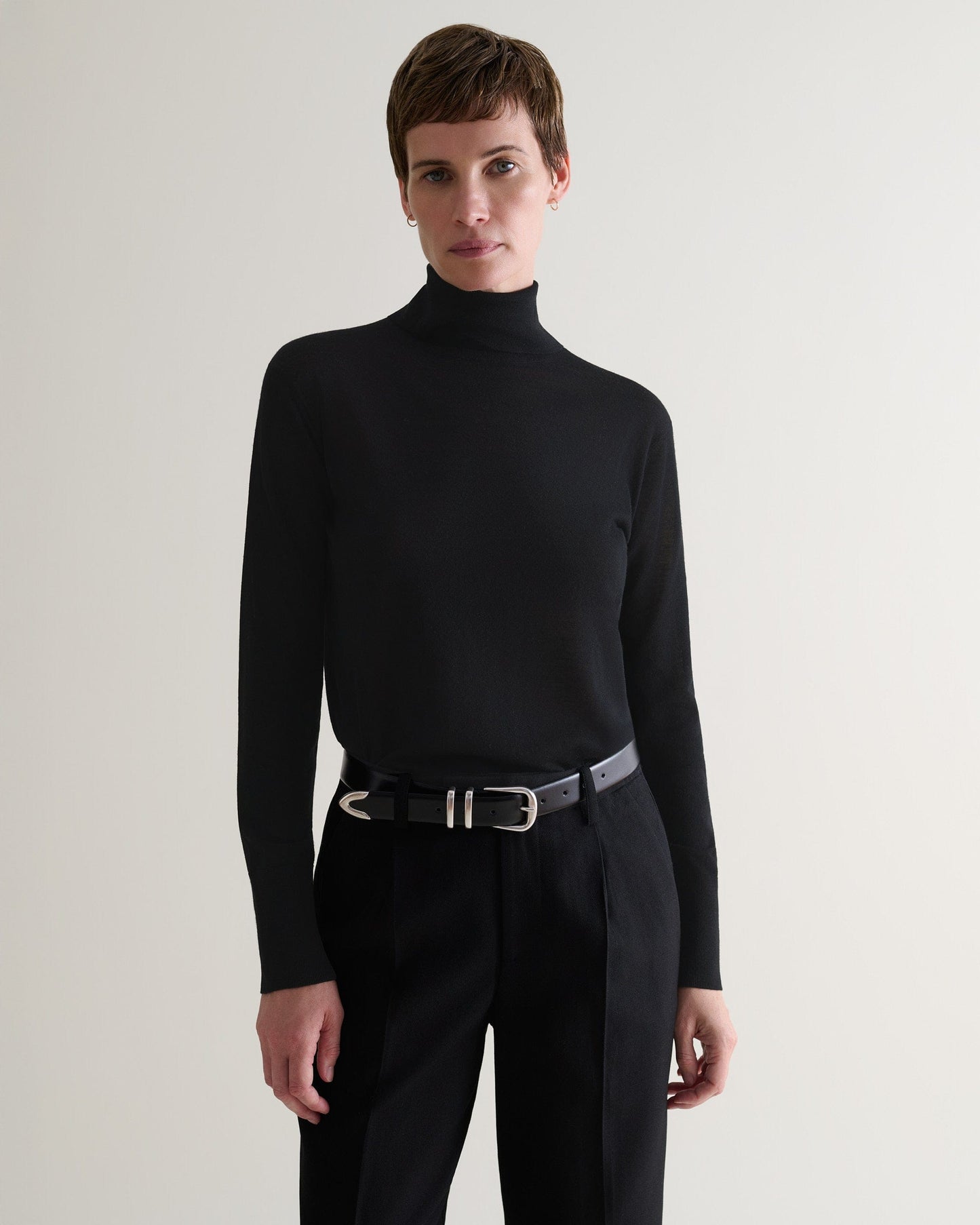Women's Superfine Merino Roll Neck Jumper - Black