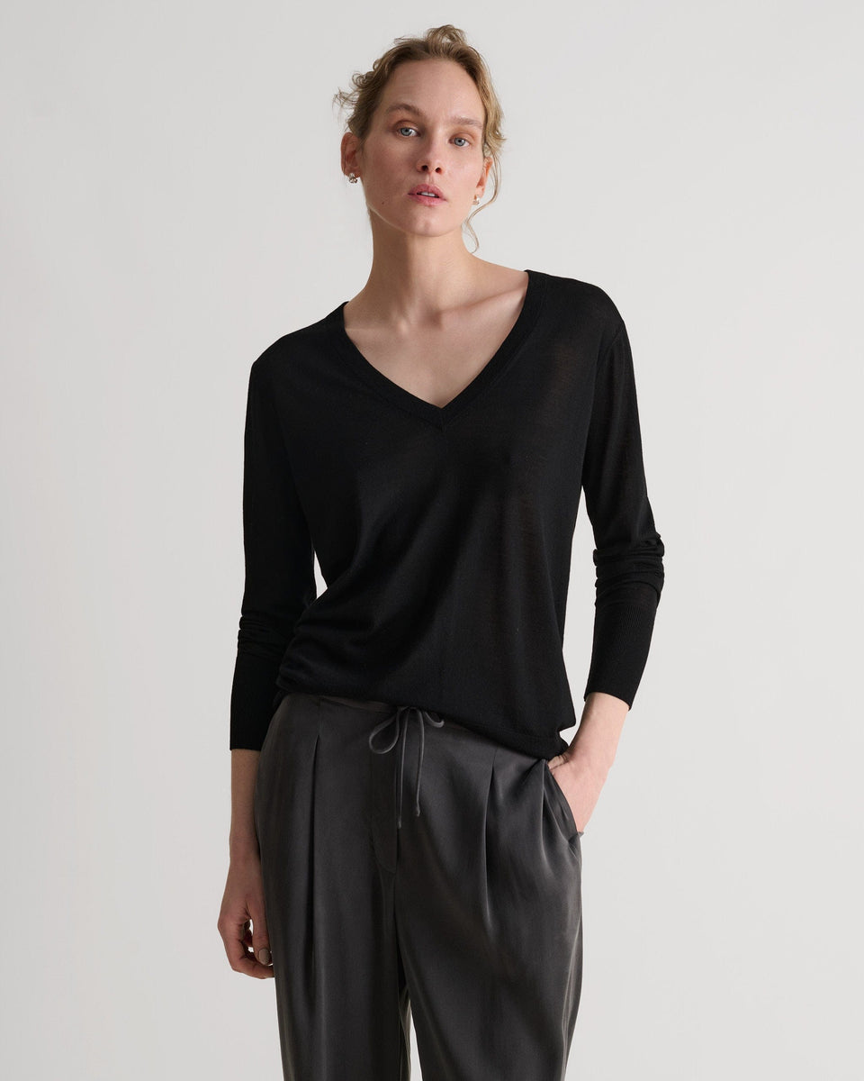 Women's Superfine Merino V Neck Jumper - Black