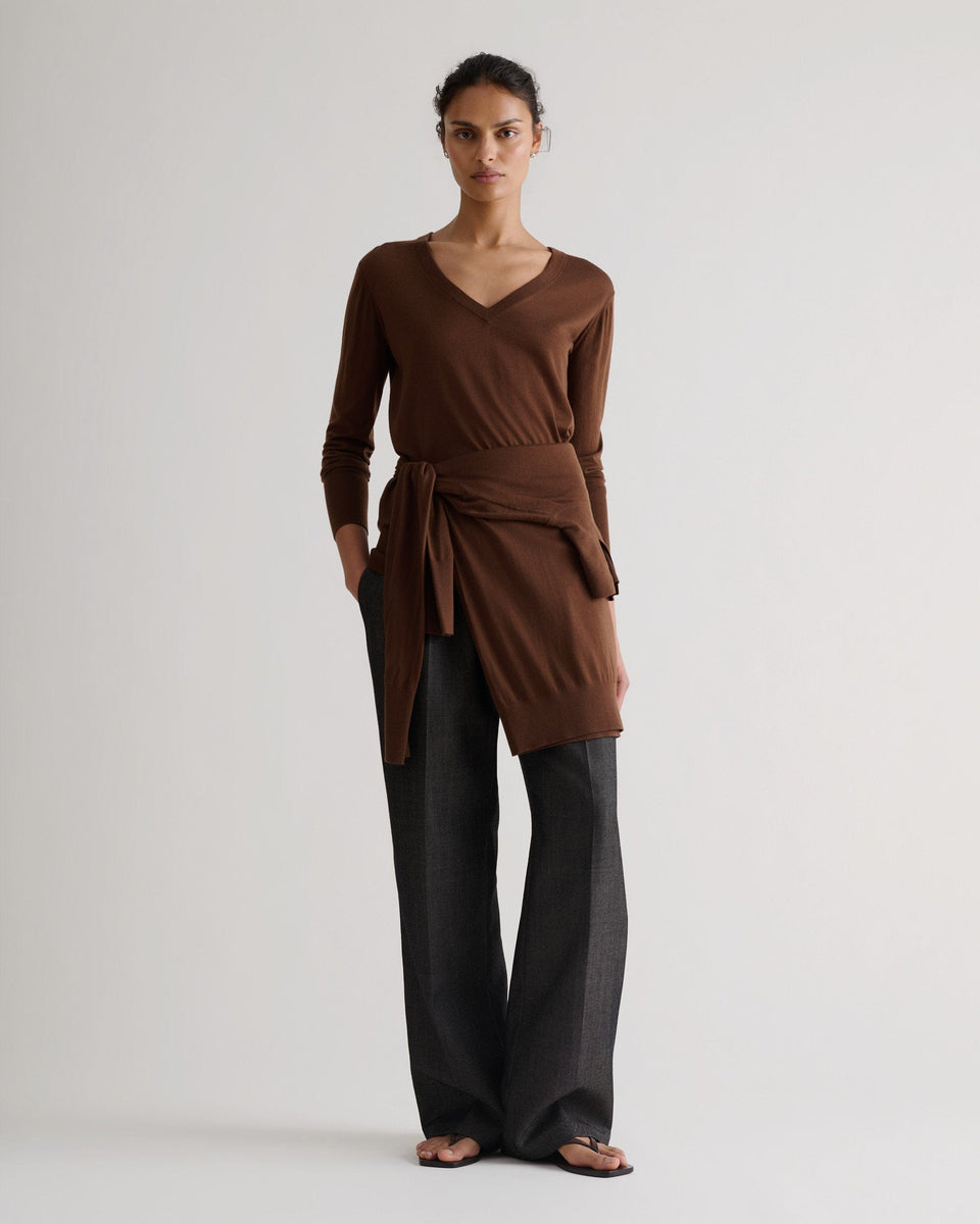 Women's Superfine Merino V Neck Jumper - Burl