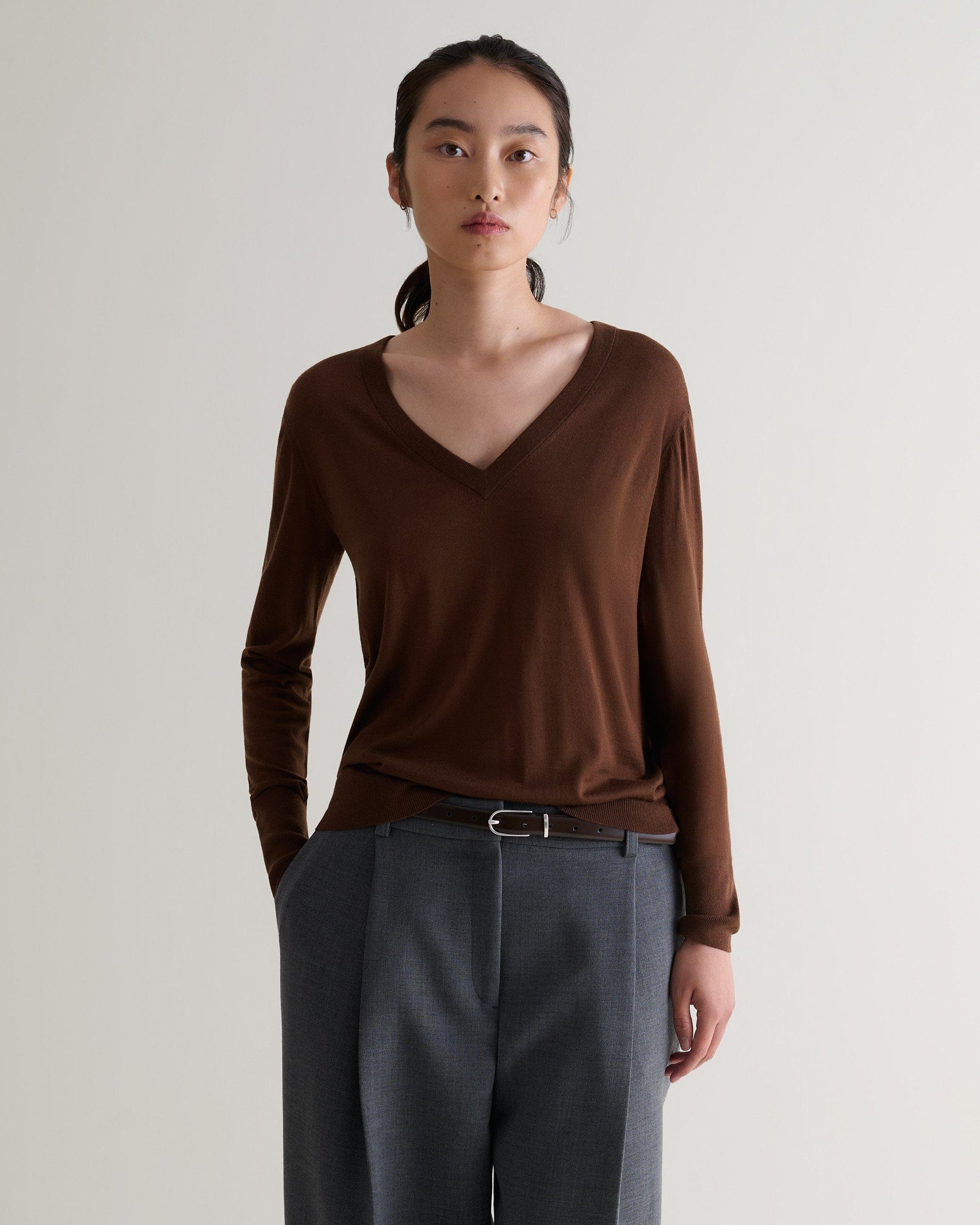 Women's Superfine Merino V Neck Jumper - Burl
