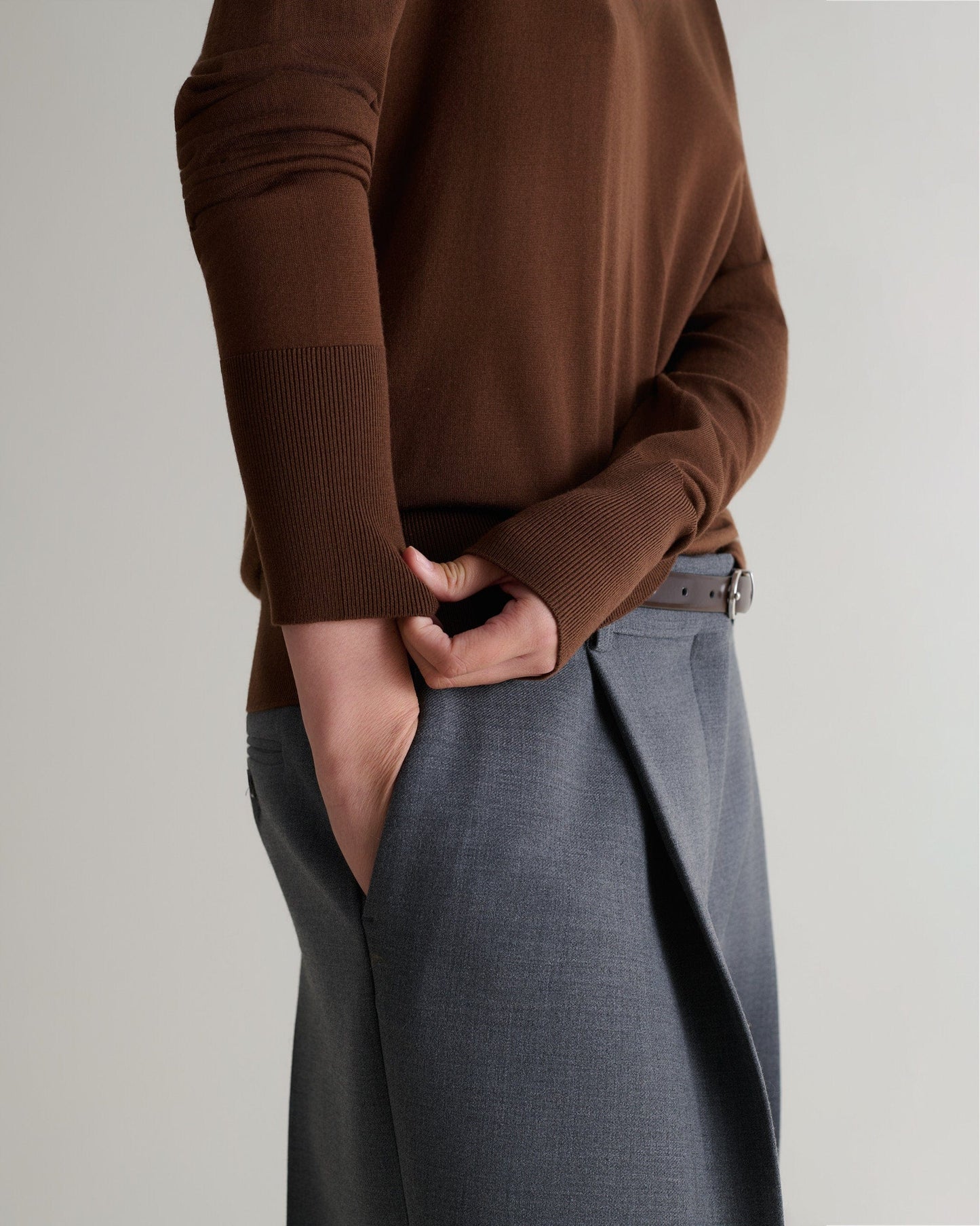 Women's Superfine Merino V Neck Jumper - Burl