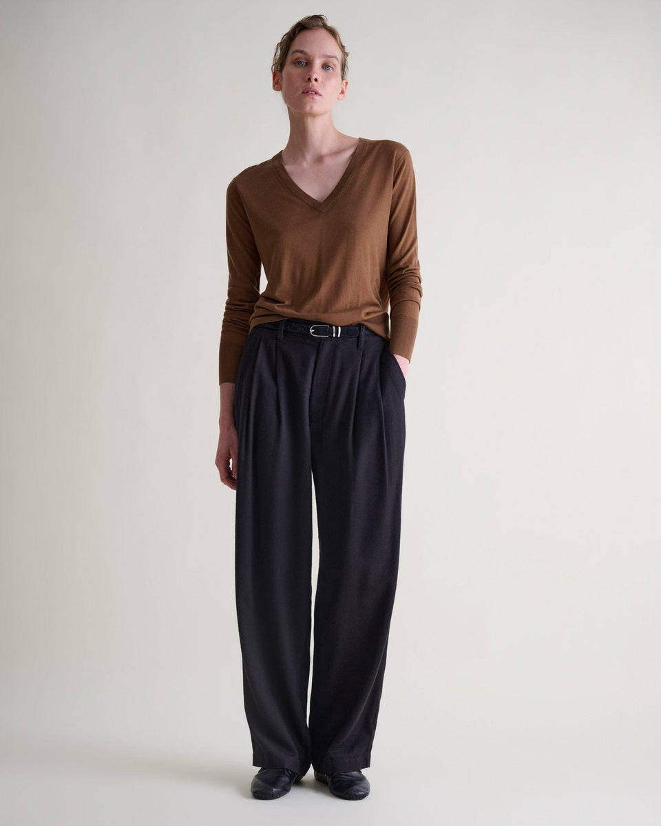 Women's Superfine Merino V Neck Jumper - Deep Camel