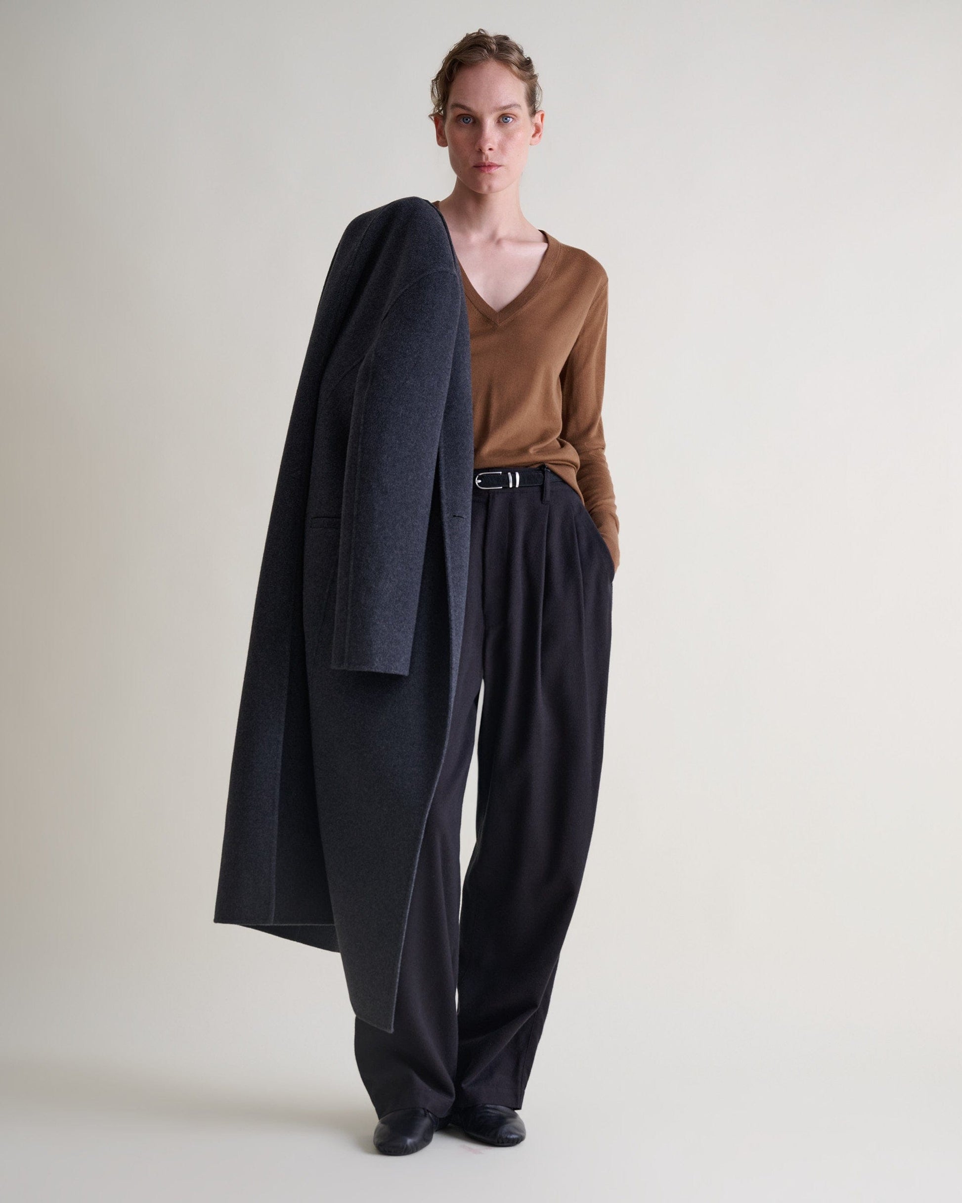 Women's Superfine Merino V Neck Jumper - Deep Camel
