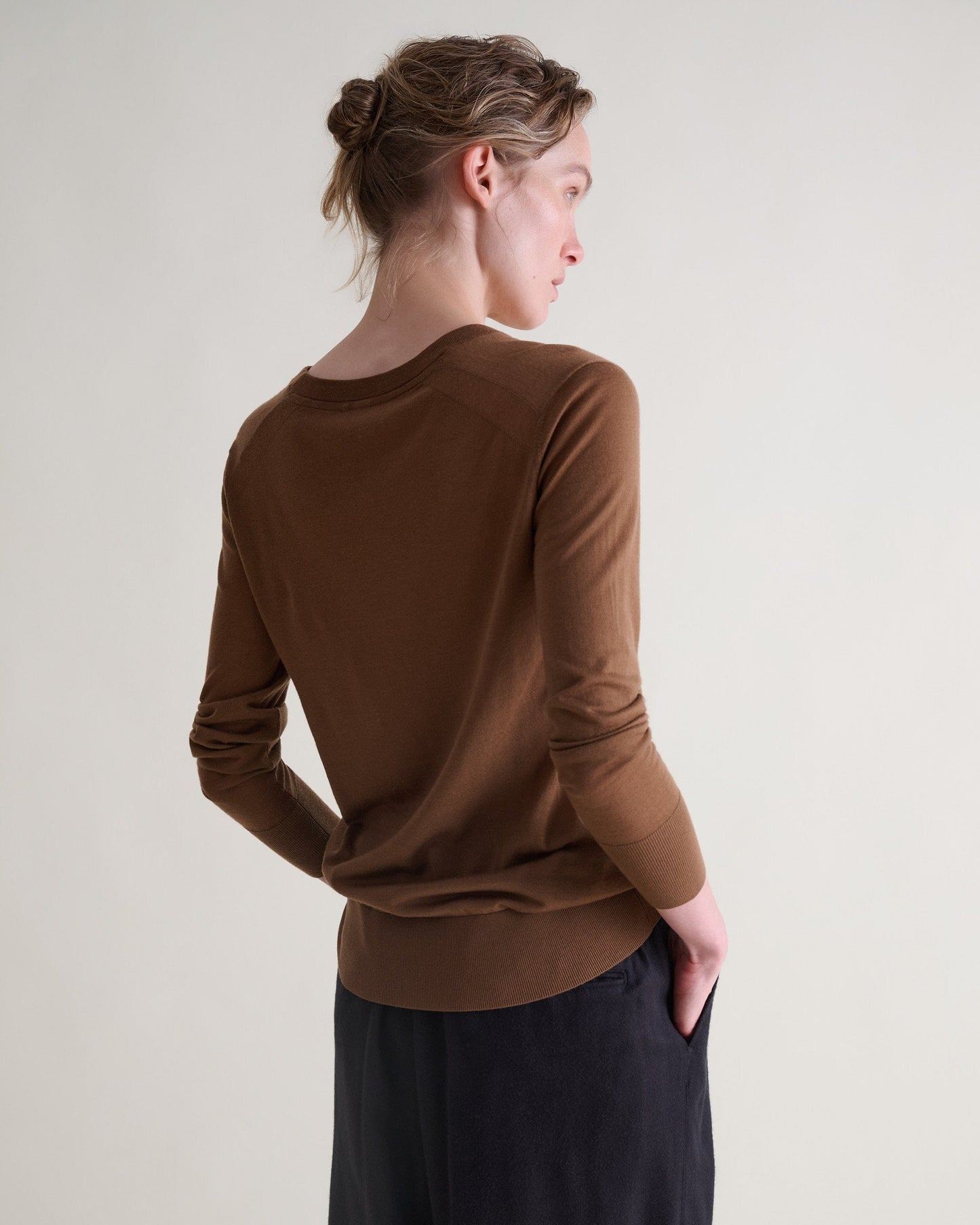 Women's Superfine Merino V Neck Jumper - Deep Camel