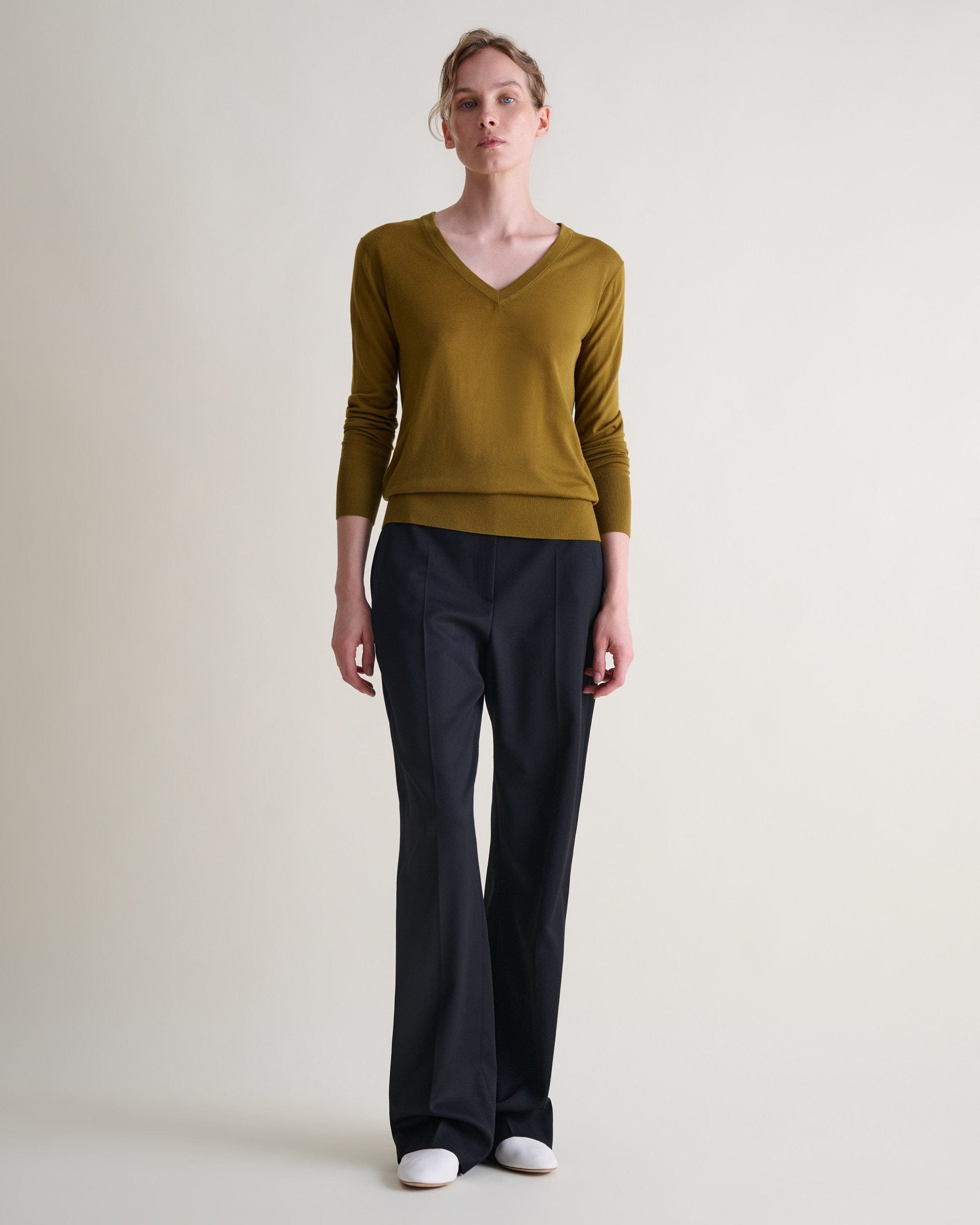 Women's Superfine Merino V Neck Jumper - Golden Olive