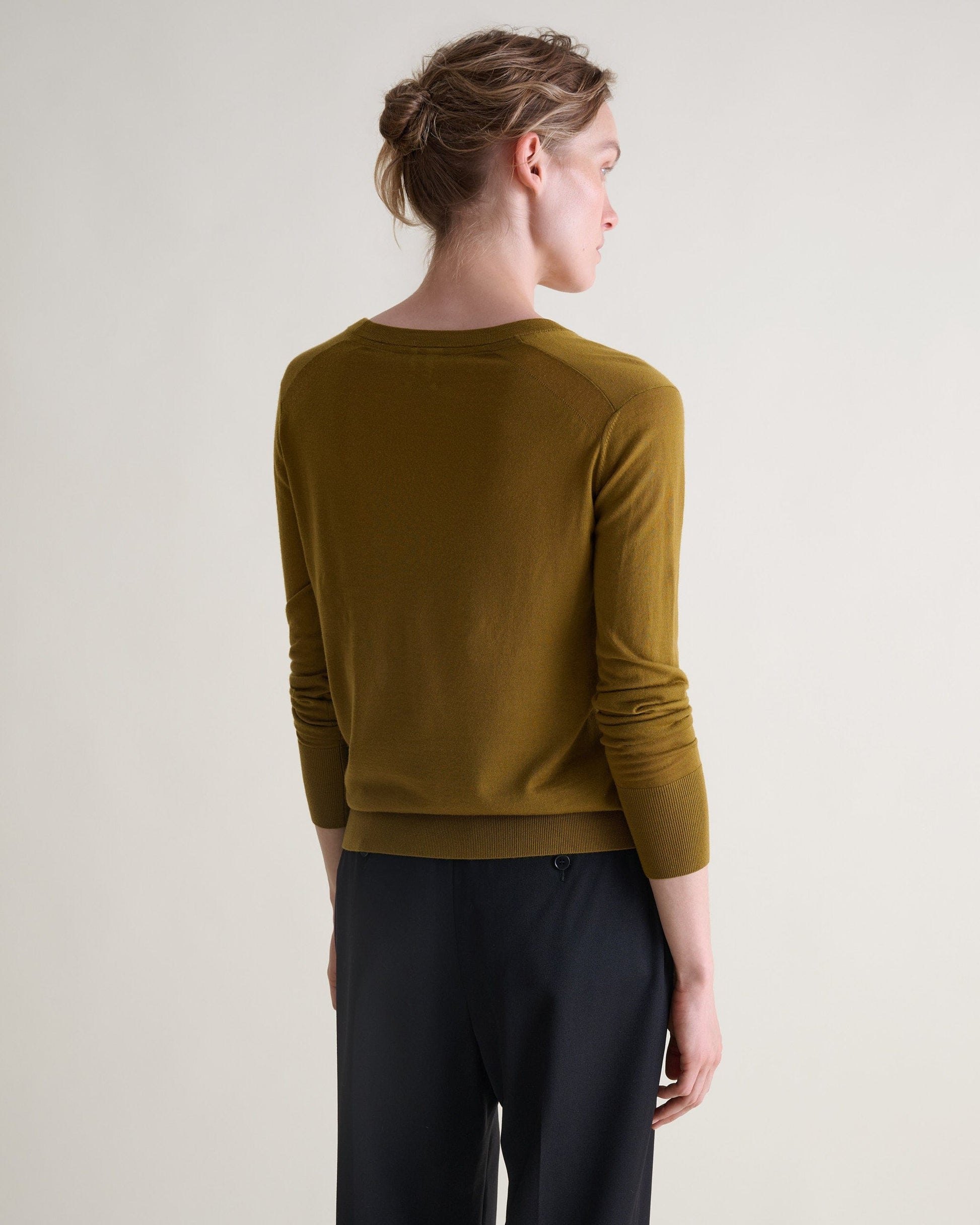 Women's Superfine Merino V Neck Jumper - Golden Olive