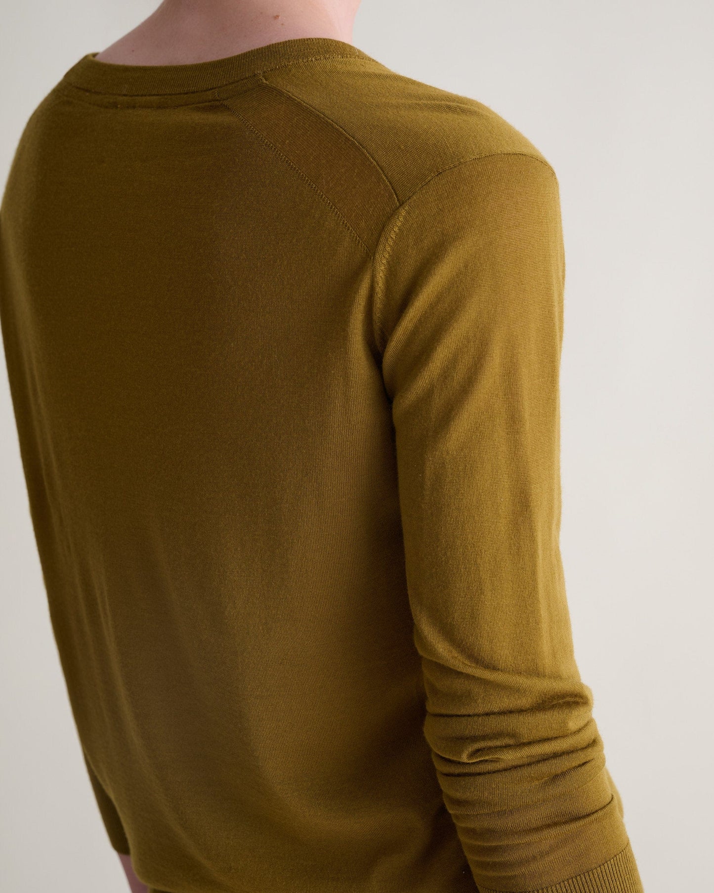 Women's Superfine Merino V Neck Jumper - Golden Olive