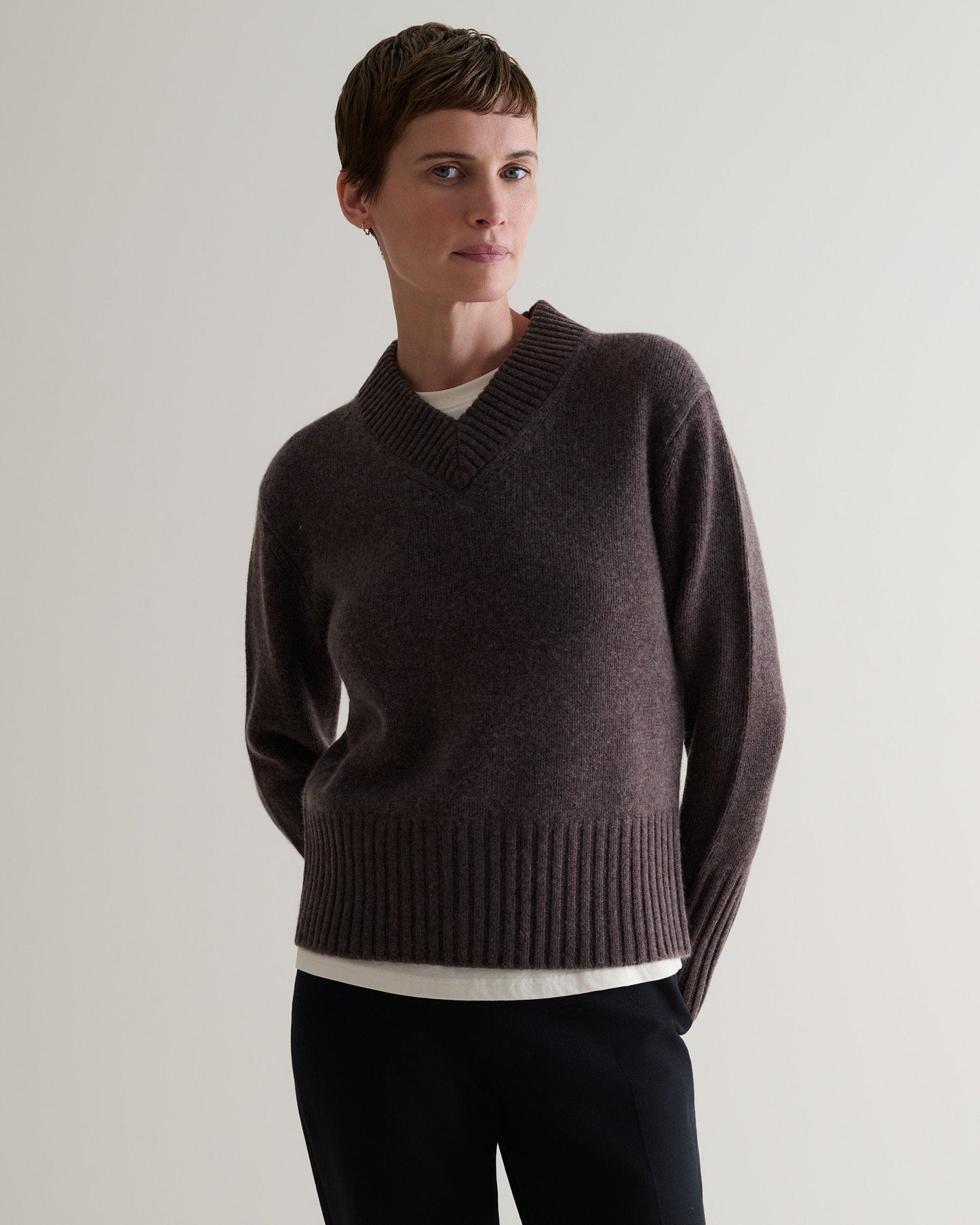 Women's Cashmere Merino V Neck Jumper - Chocolate