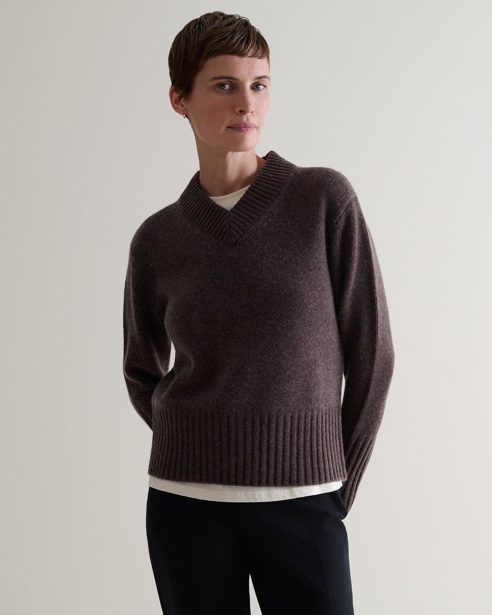 Women's Cashmere Merino V Neck Jumper - Chocolate