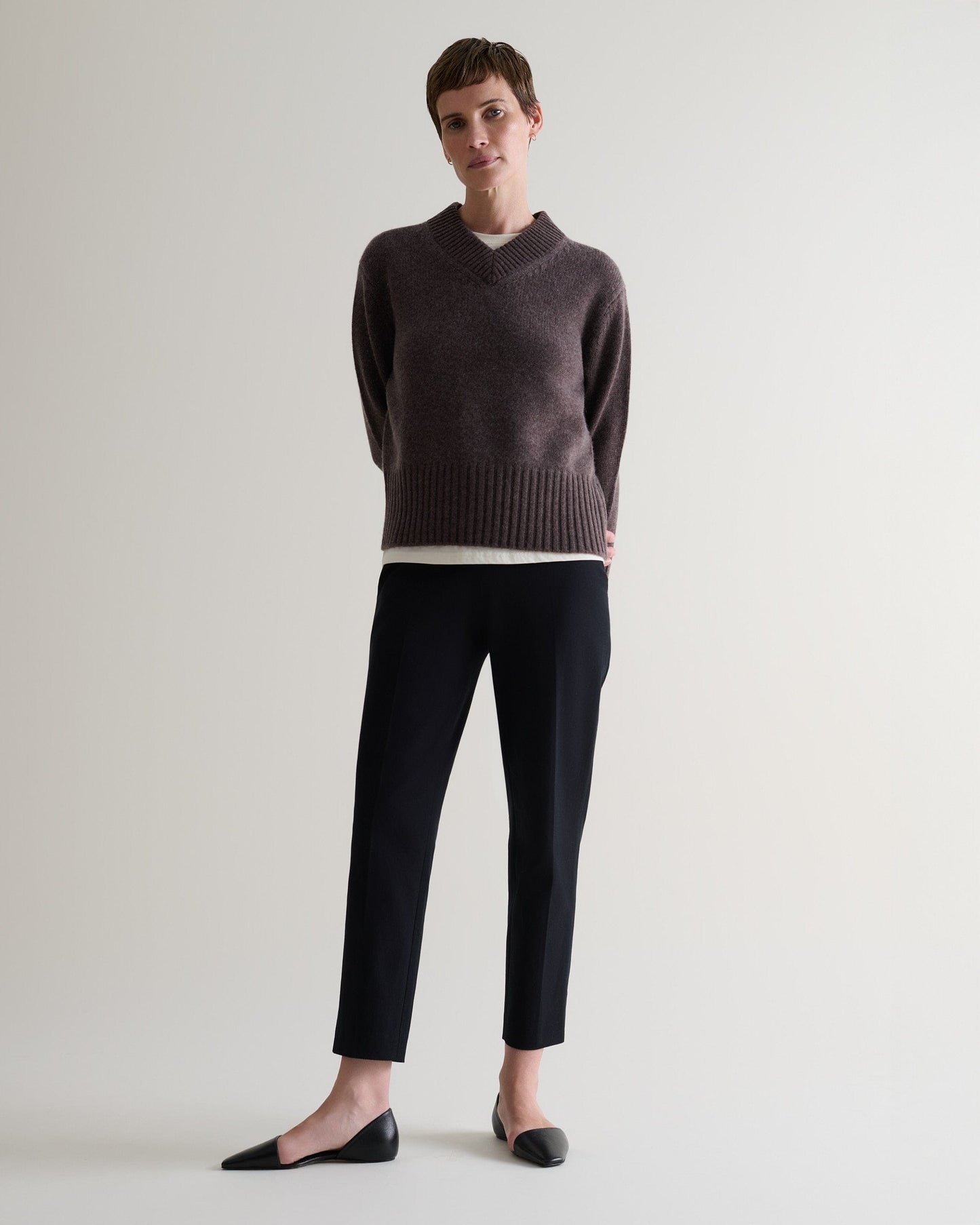 Women's Cashmere Merino V Neck Jumper - Chocolate