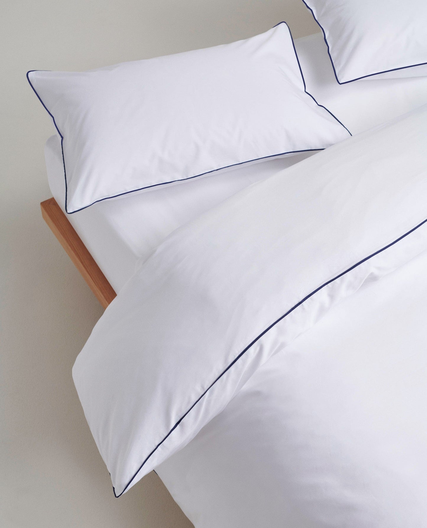 The Soft & Smooth Luxury Duvet Cover - White Navy Piping