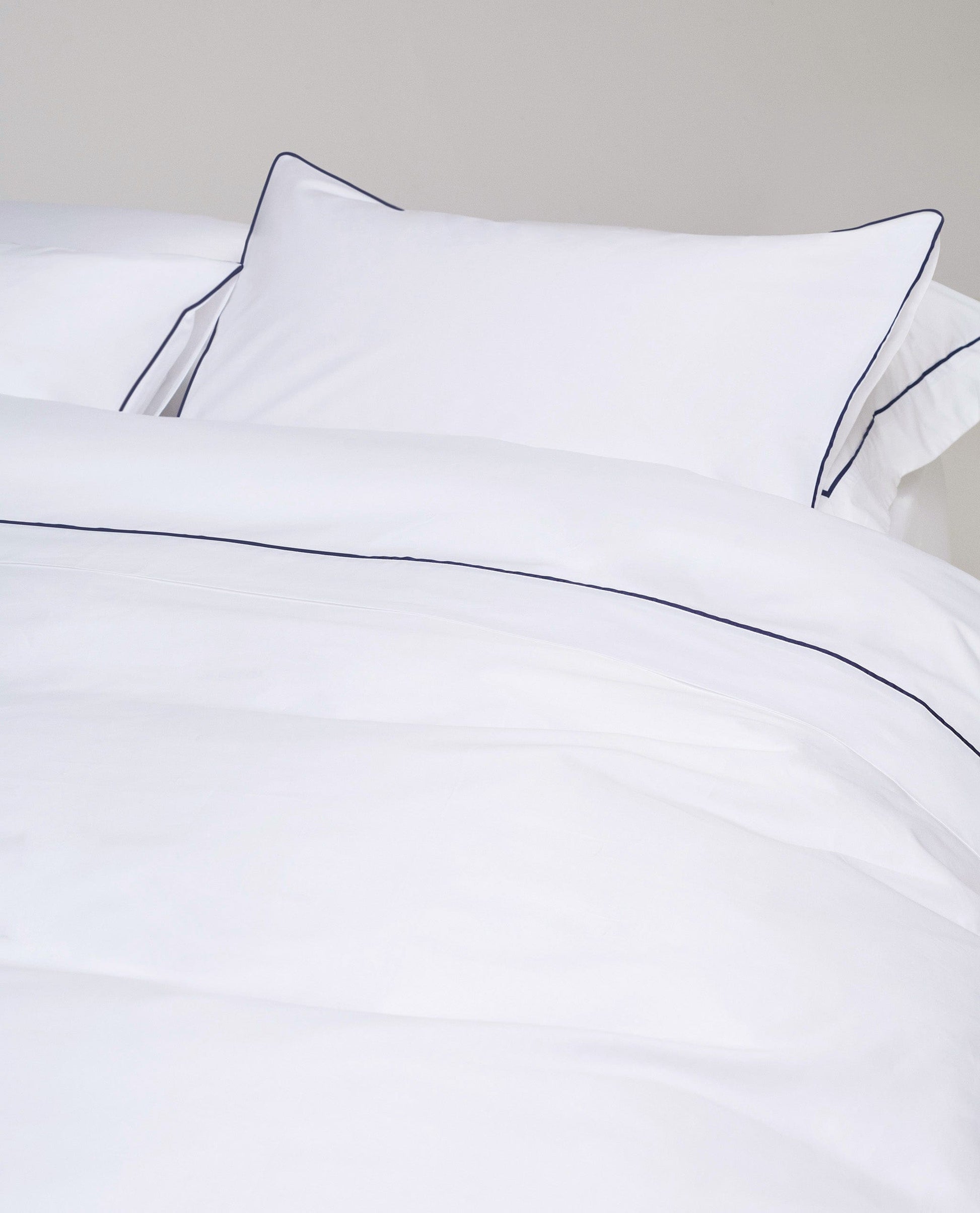 The Crisp & Cool Organic Luxury Duvet Cover - White Navy Piping