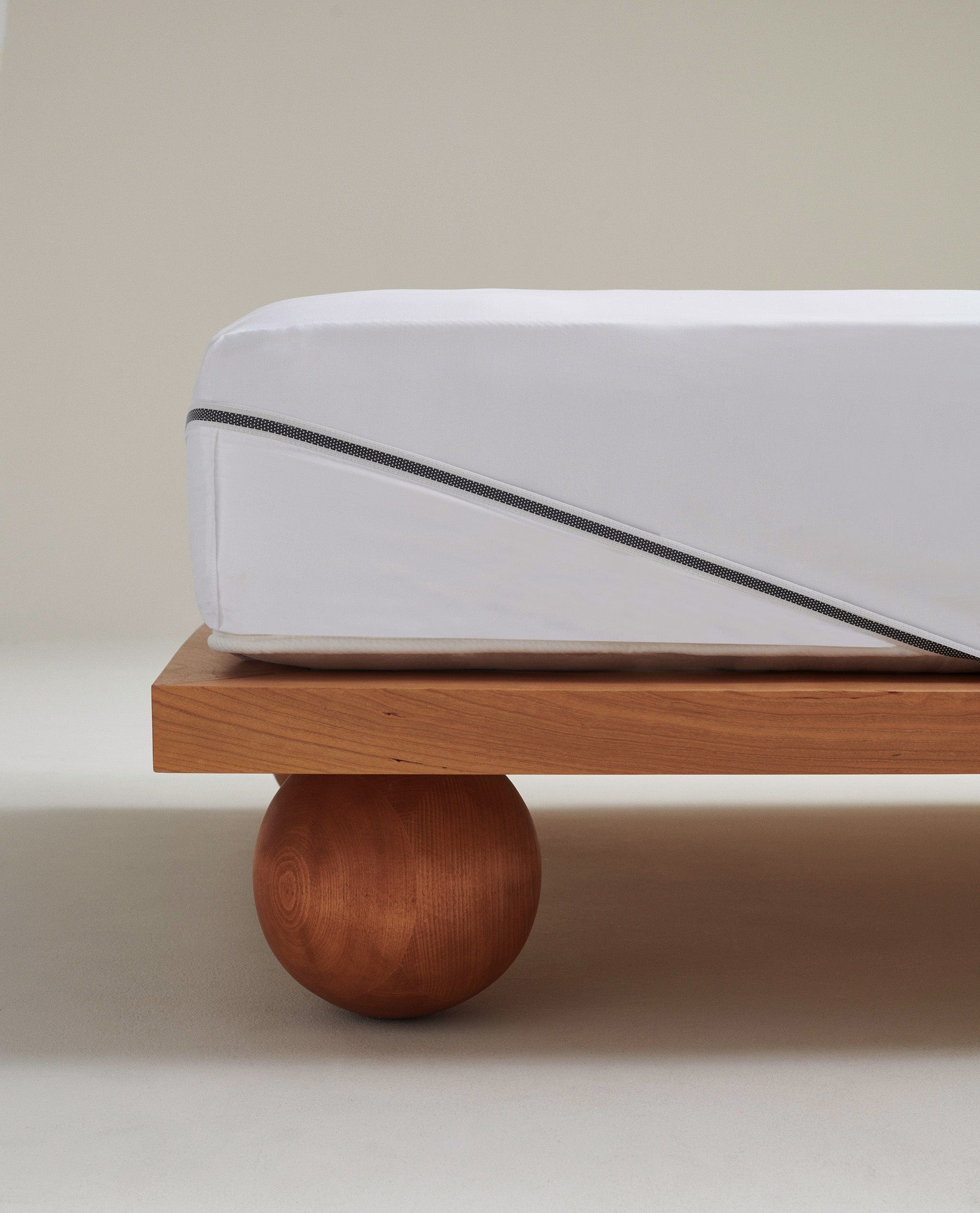 Fits deep and extra-deep mattresses