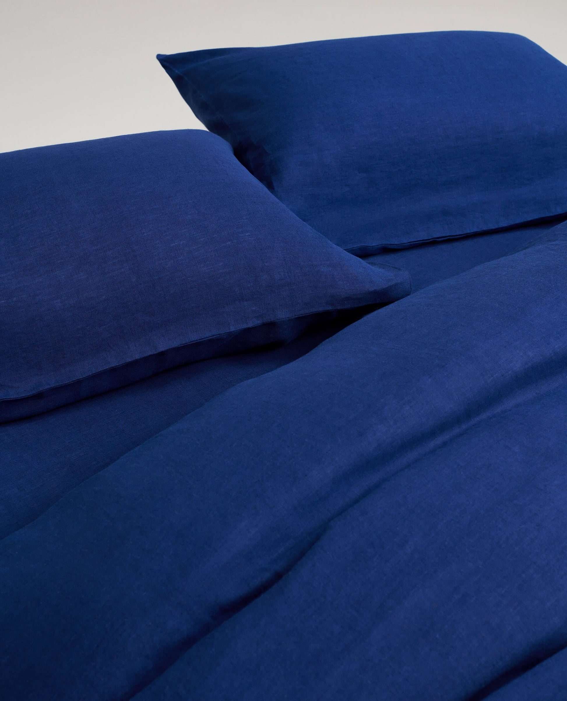 Image 2 of 2 showing Rise & Fall's Relaxed & Refined European Flax™ Linen Pillowcase Set, colour: indigo.