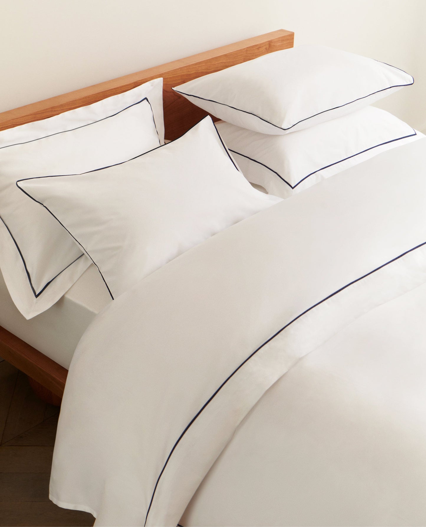 Image 4 of 4 showing Rise & Fall's Soft & Smooth Cotton Sateen Oxford Pillowcase Set in white navy piping.