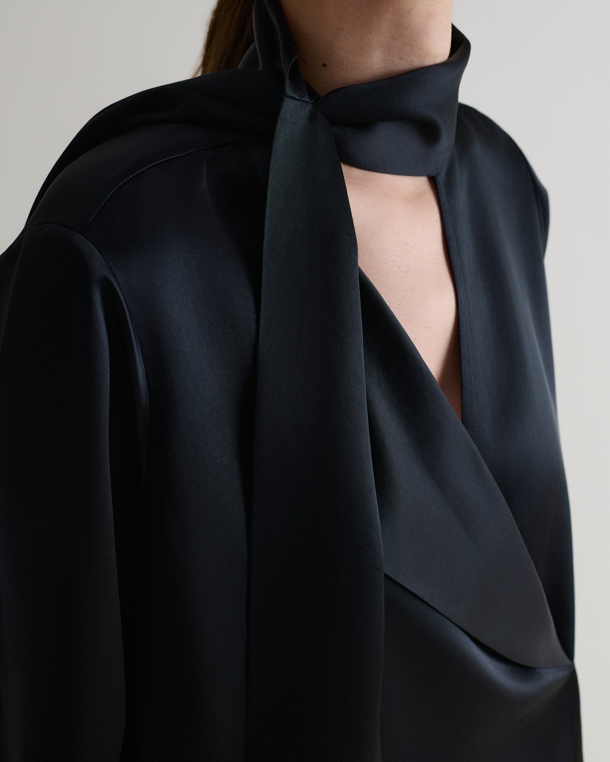 Integrated scarf detail