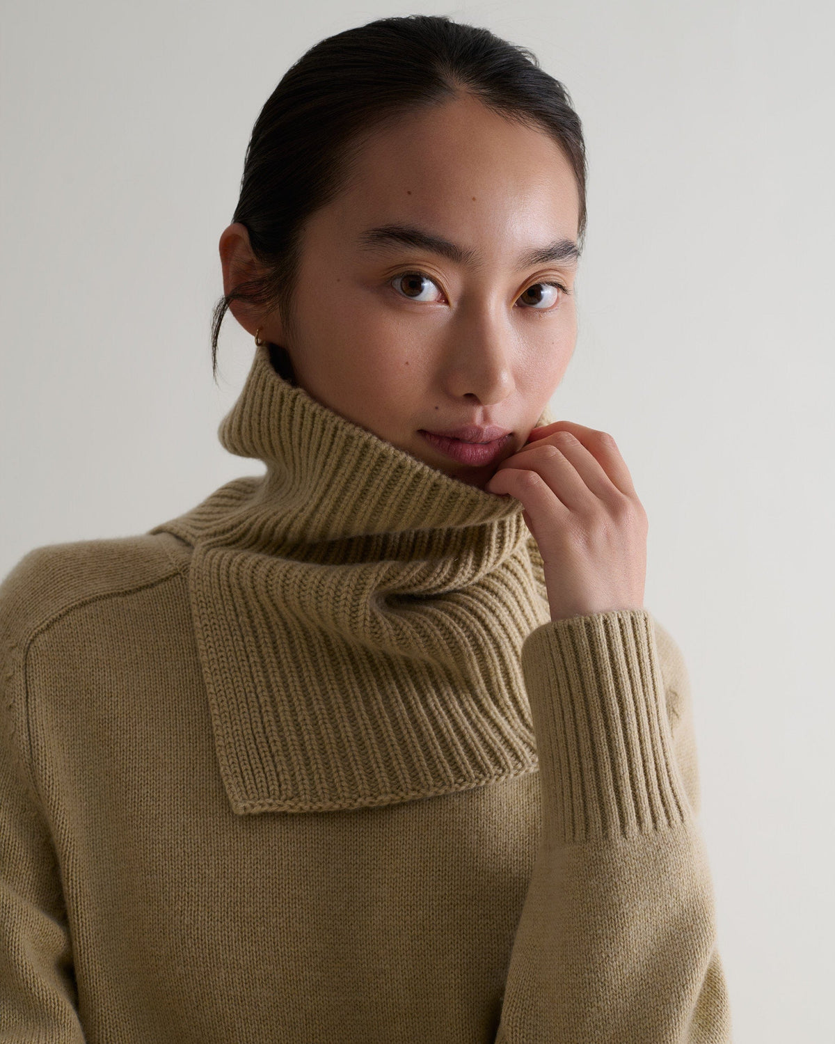 Woman wearing twine cashmere merino ribbed collar worn over matching jumper
